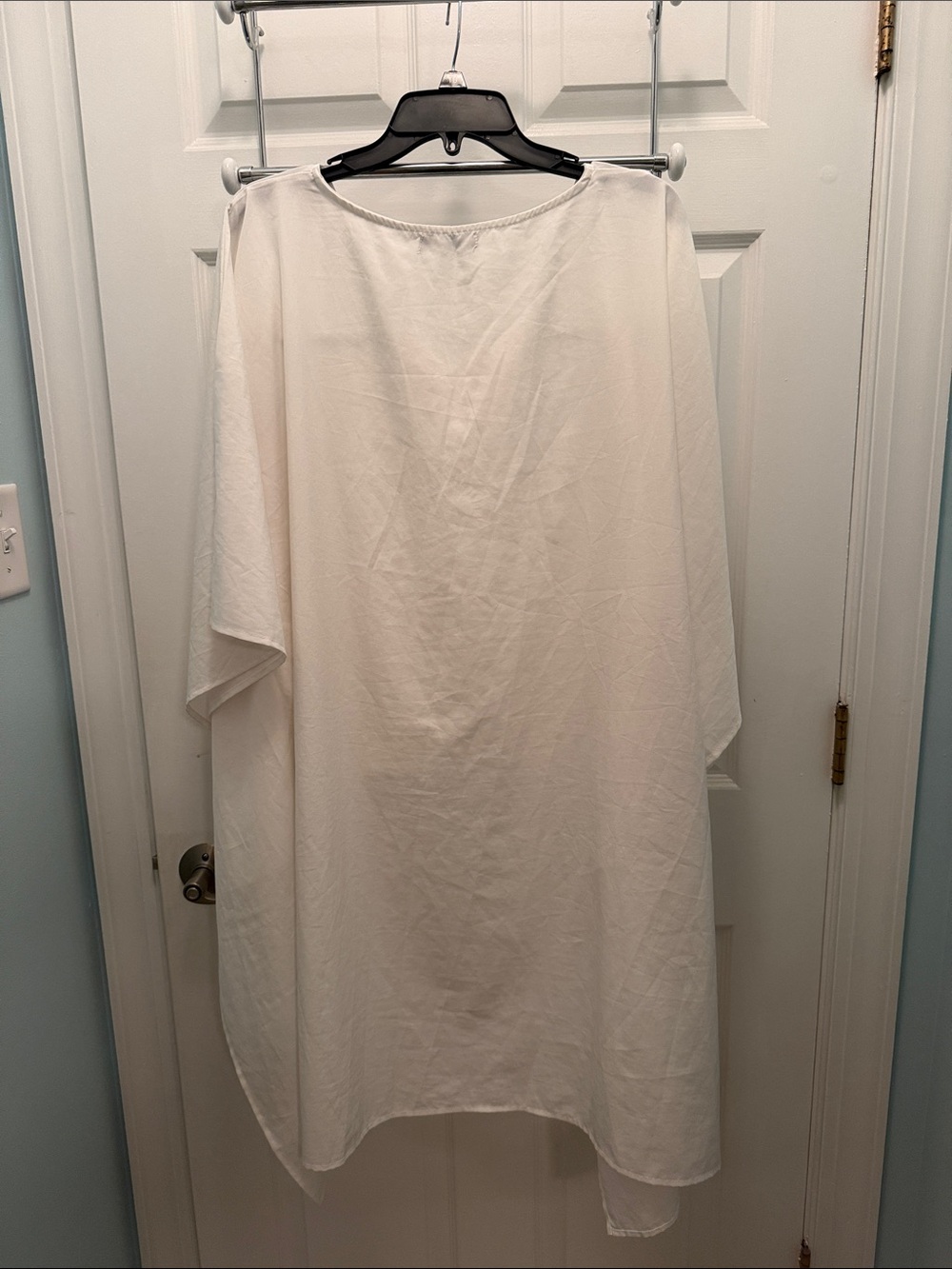 Lightweight White V-Neck Layered Tunic - Picture 4 of 4